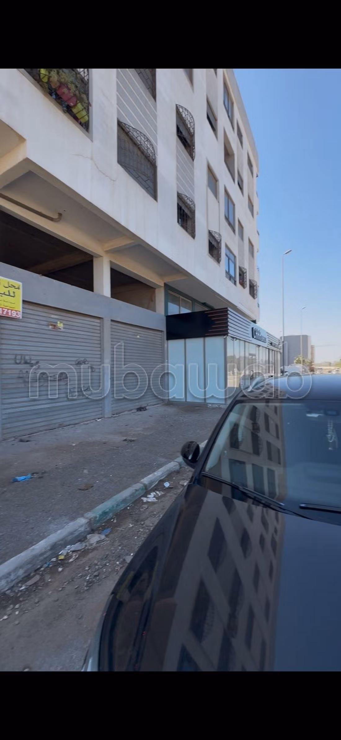 Offices & shops for sale. Large area 141 m²