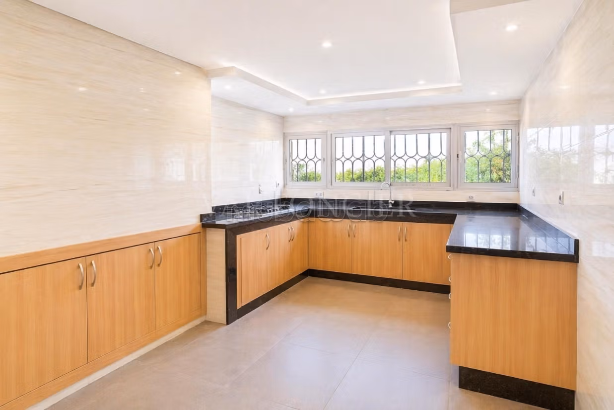 Villa à louer Dar Bouazza – 270m2 
4 chambres