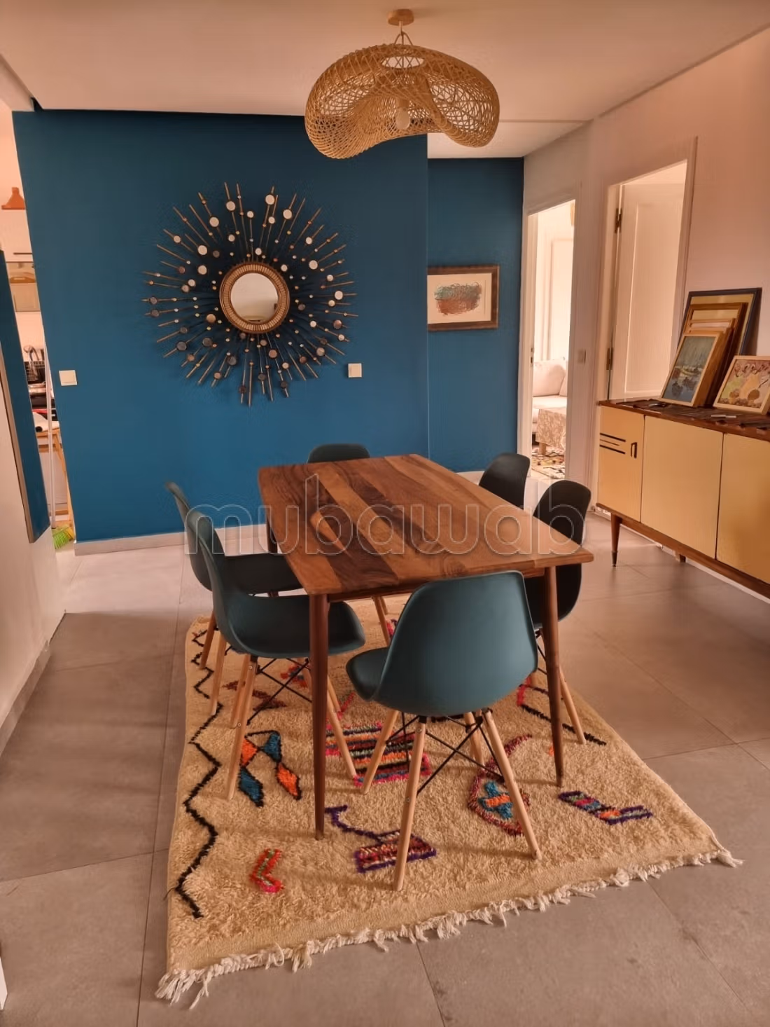 Vente d'un bel appartement à Camp Al Ghoul.
2 belles chambres.
Meublé