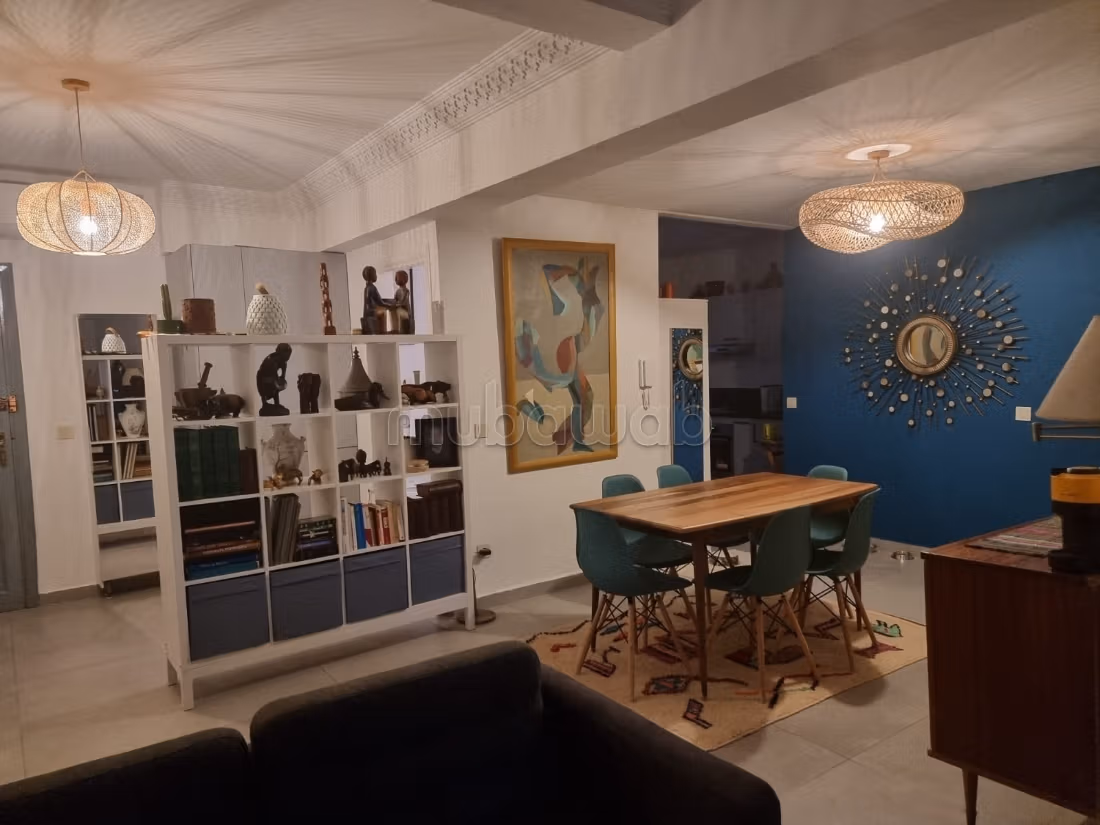 Vente d'un bel appartement à Camp Al Ghoul.
2 belles chambres.
Meublé — 2