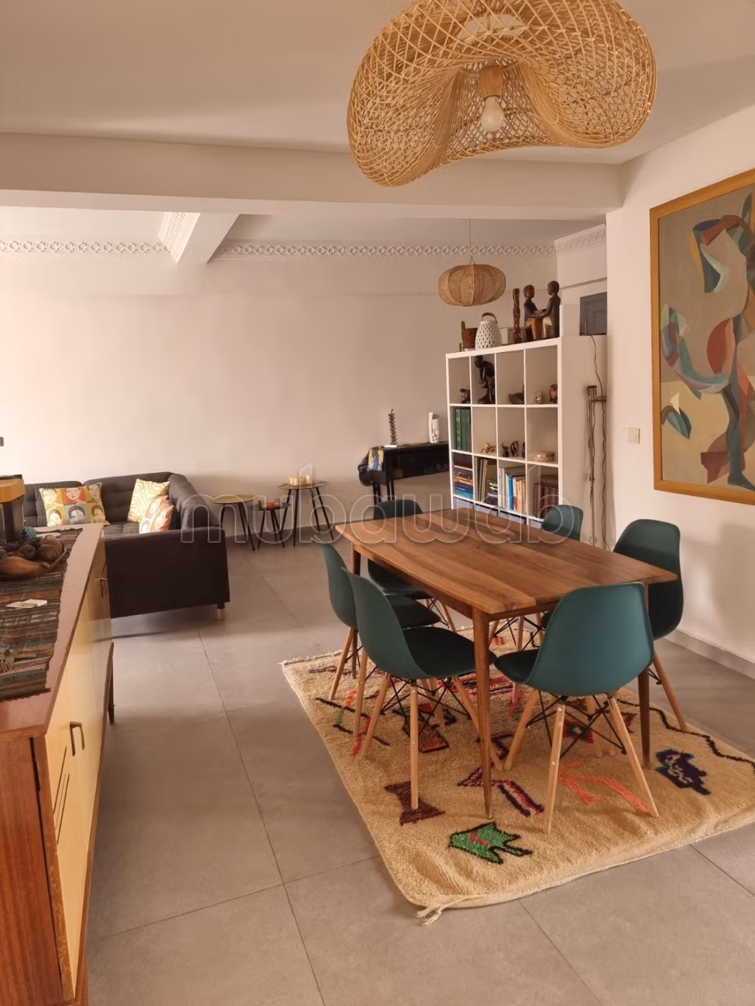 Vente d'un bel appartement à Camp Al Ghoul.
2 belles chambres.
Meublé — 3