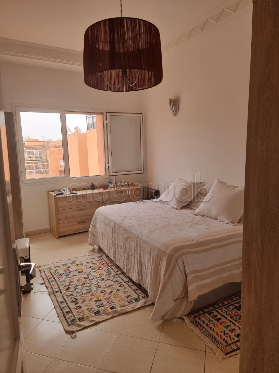Vente d'un bel appartement à Camp Al Ghoul.
2 belles chambres.
Meublé — 5