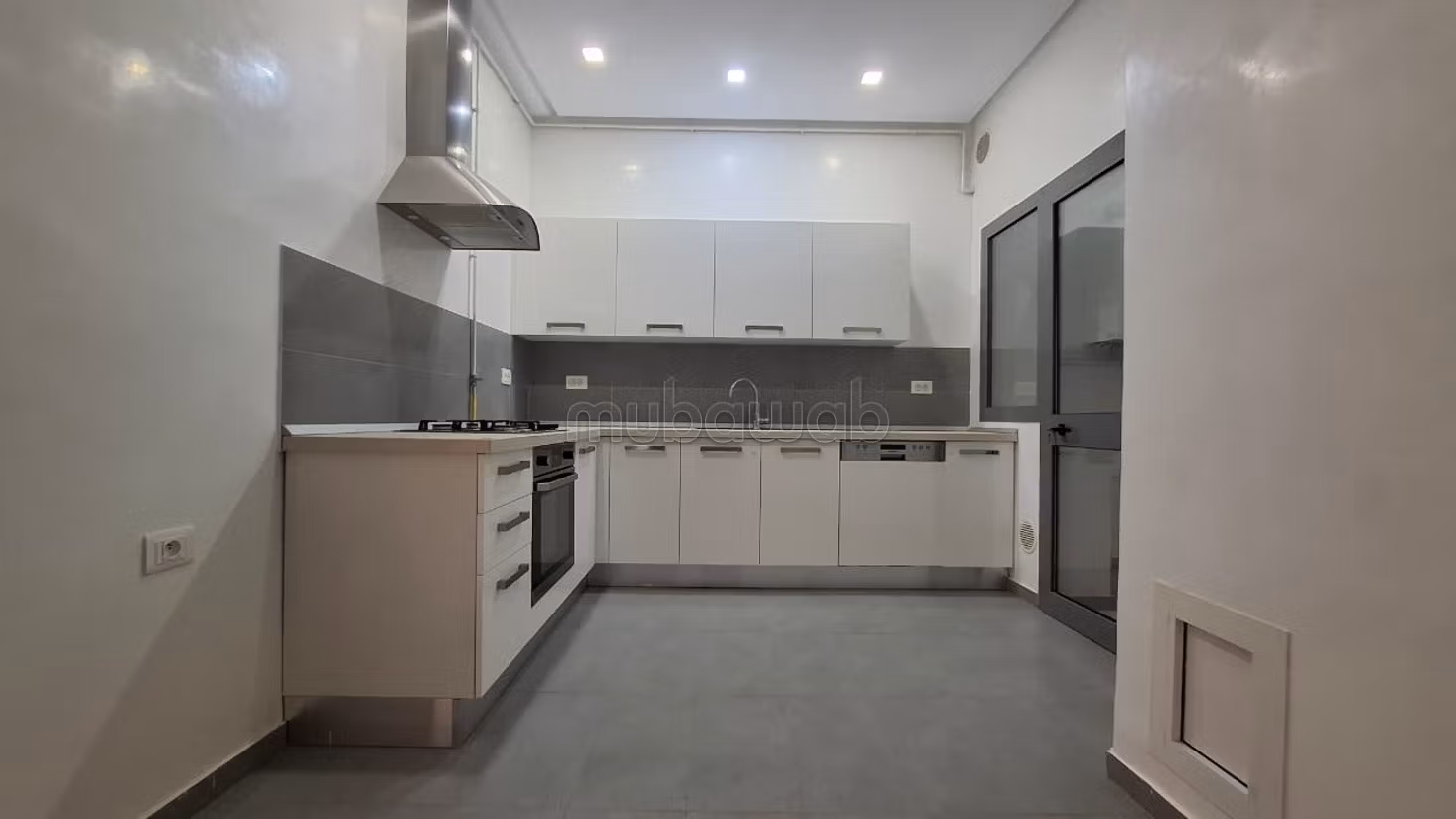 Apartment for sale on Route Teniour. 5 comfortable rooms. Residence with concierge, general air conditioning