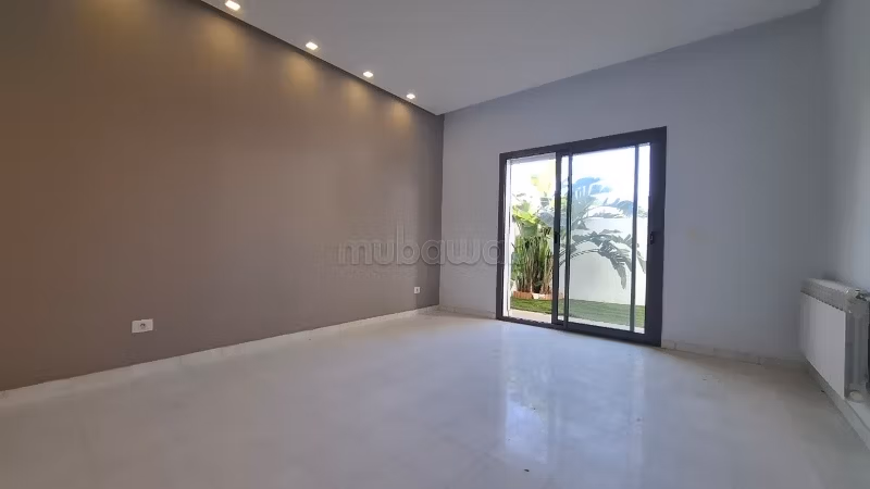 Appartement en vente à Route Teniour. 5 pièces confortables. Résidence avec concierge, climatisation générale