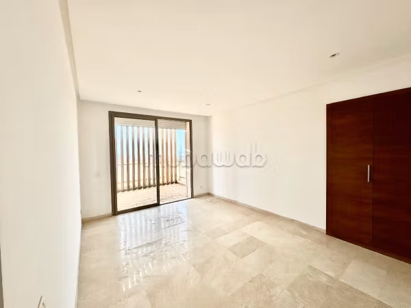 Appartement vide vu sur mer