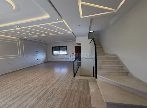 Magnifica casa di lusso in affitto. 6 locali spaziosi. Terrazzo