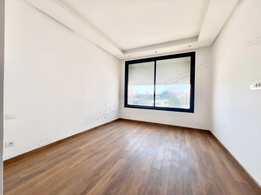 Beautiful new apartment never lived in