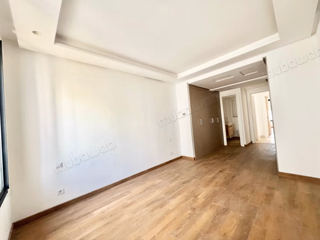 Beautiful new apartment never lived in