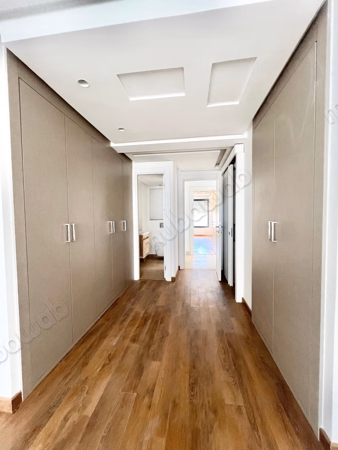 Beautiful new apartment never lived in