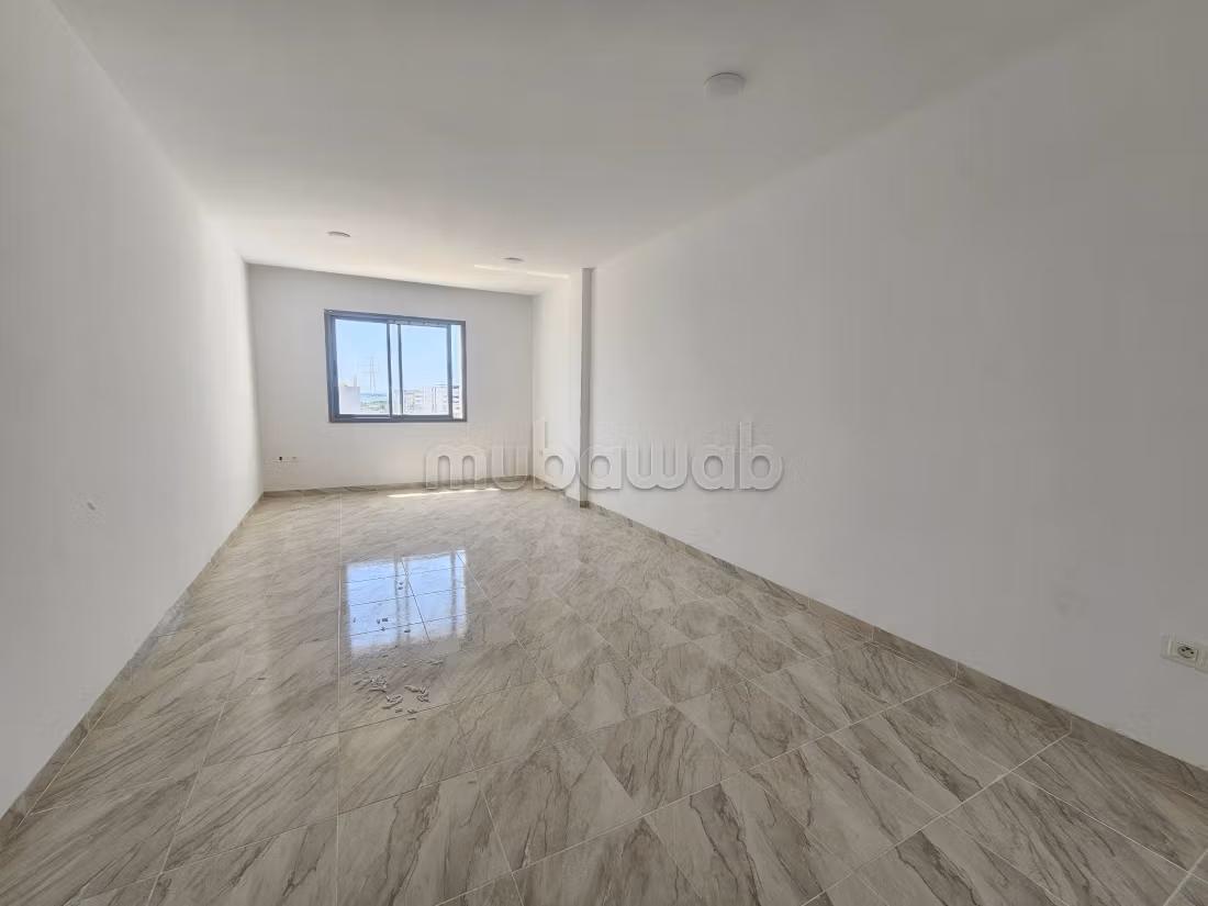 À louer un bureau de quatre pièces au lac 3