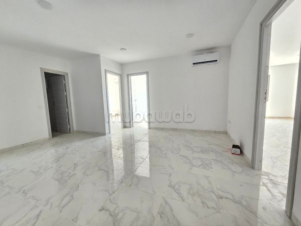 À louer un bureau de quatre pièces au lac 3