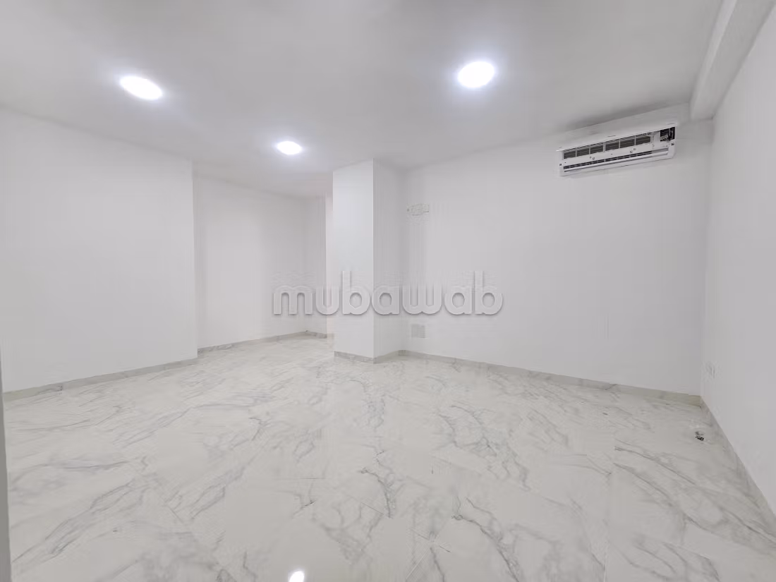À louer un bureau de trois pièces au lac 3