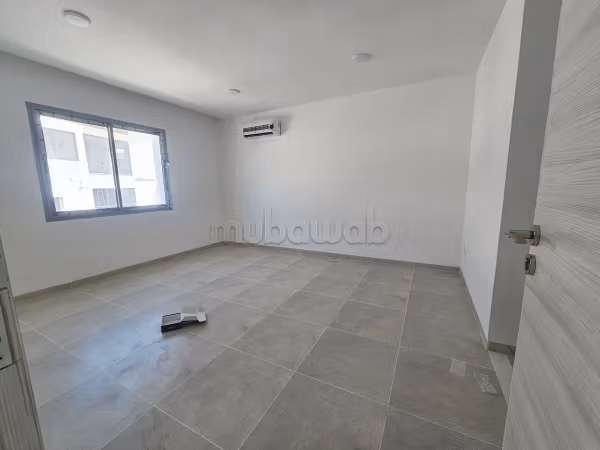 À louer un bureau de trois pièces au lac 3