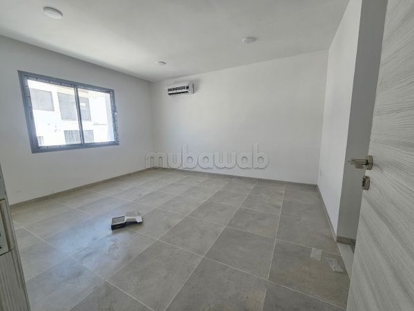 À louer un bureau de trois pièces au lac 3