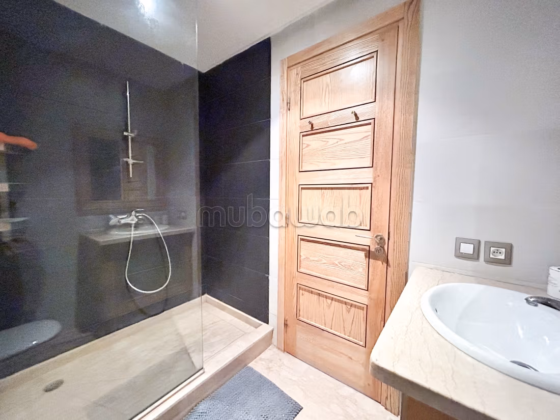 Appartement à louer à Gauthier.
Superficie 76 m².
Meublé — 6