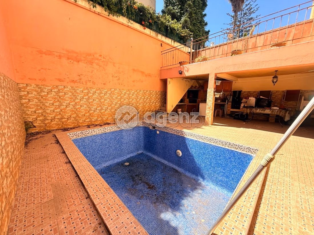 Villa à vendre 250 m², 6 chambres Sidi Maarouf Casablanca
