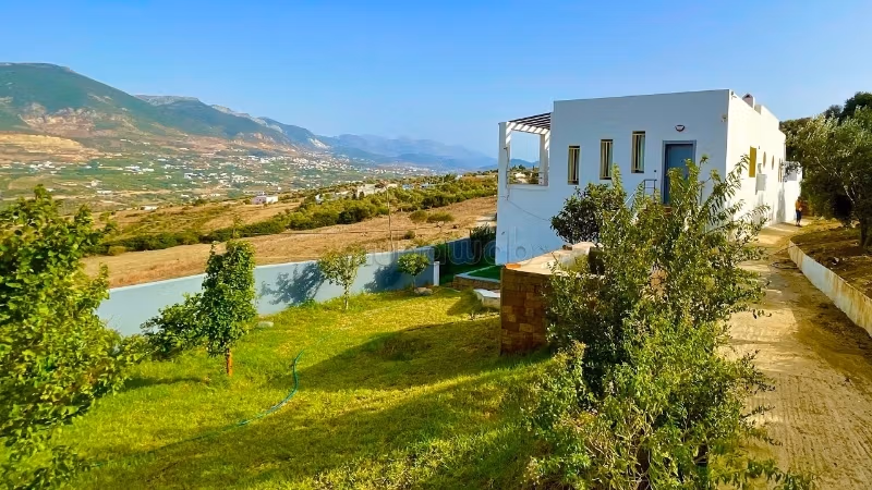 Modern villa in the heart of nature and tranquility