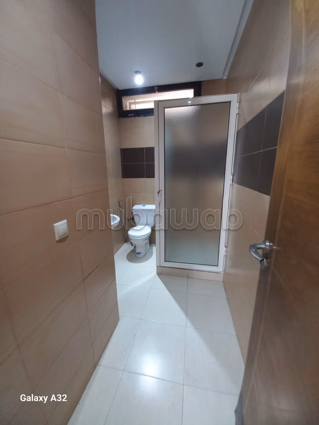 Villa de haut standing à vendre à Ain Diab. 9 pièces confortables. Piscine et cheminée