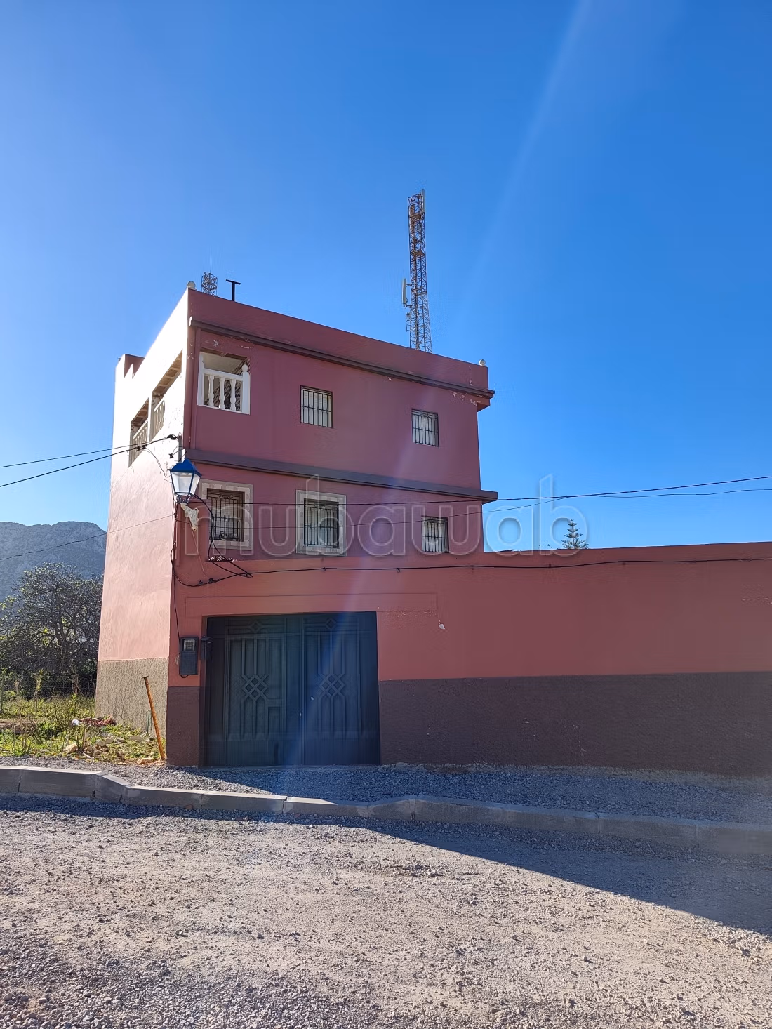 Koophuizen beschikbaar. 8 Kamers. Volledig gemeubileerd