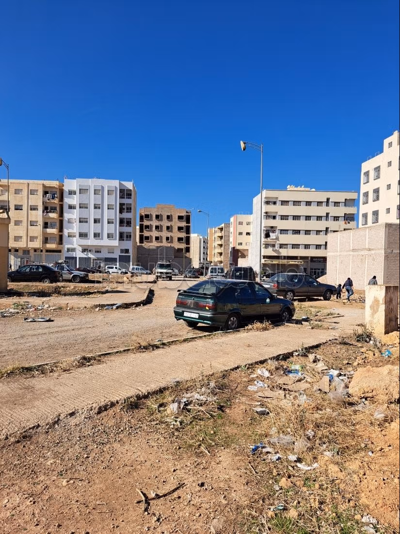 Beau terrain à la vente à Hay Bensouda.
Superficie 289 m²