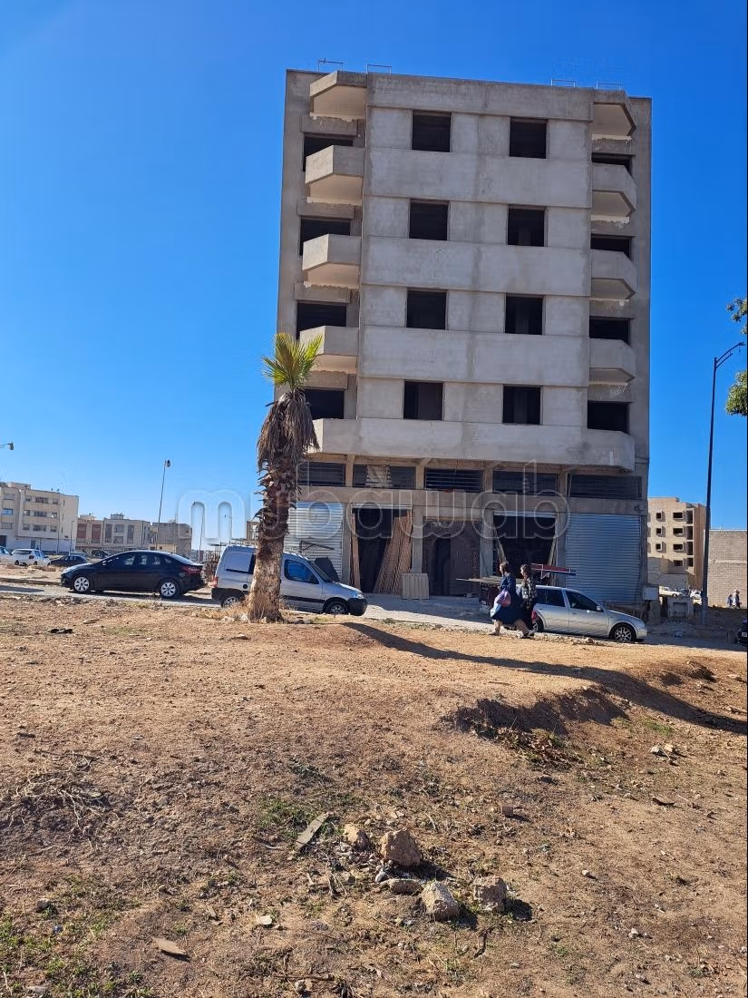 Beau terrain à la vente à Hay Bensouda.
Superficie 289 m²