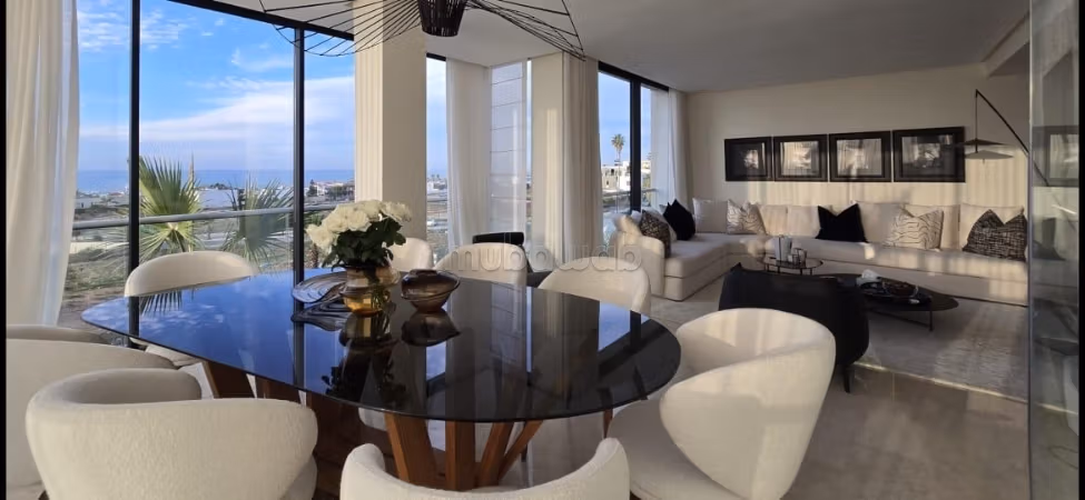 Location d'un appartement à Ain Diab. 
3 belles chambres. 
Avec garage et ascenseur
