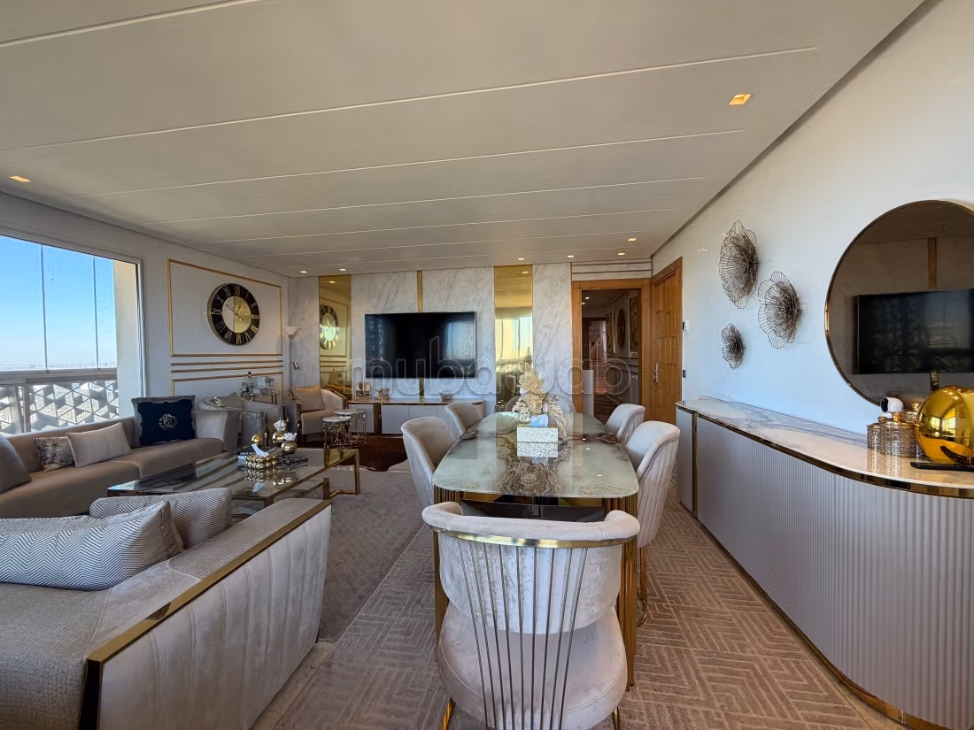 LUXUEUX Penthouse à louer sur CFC vide — 3