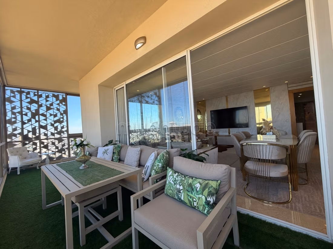 LUXUEUX Penthouse à louer sur CFC vide — 4