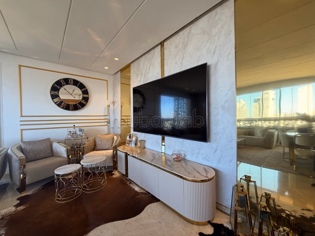 LUXUEUX Penthouse à louer sur CFC vide — 6