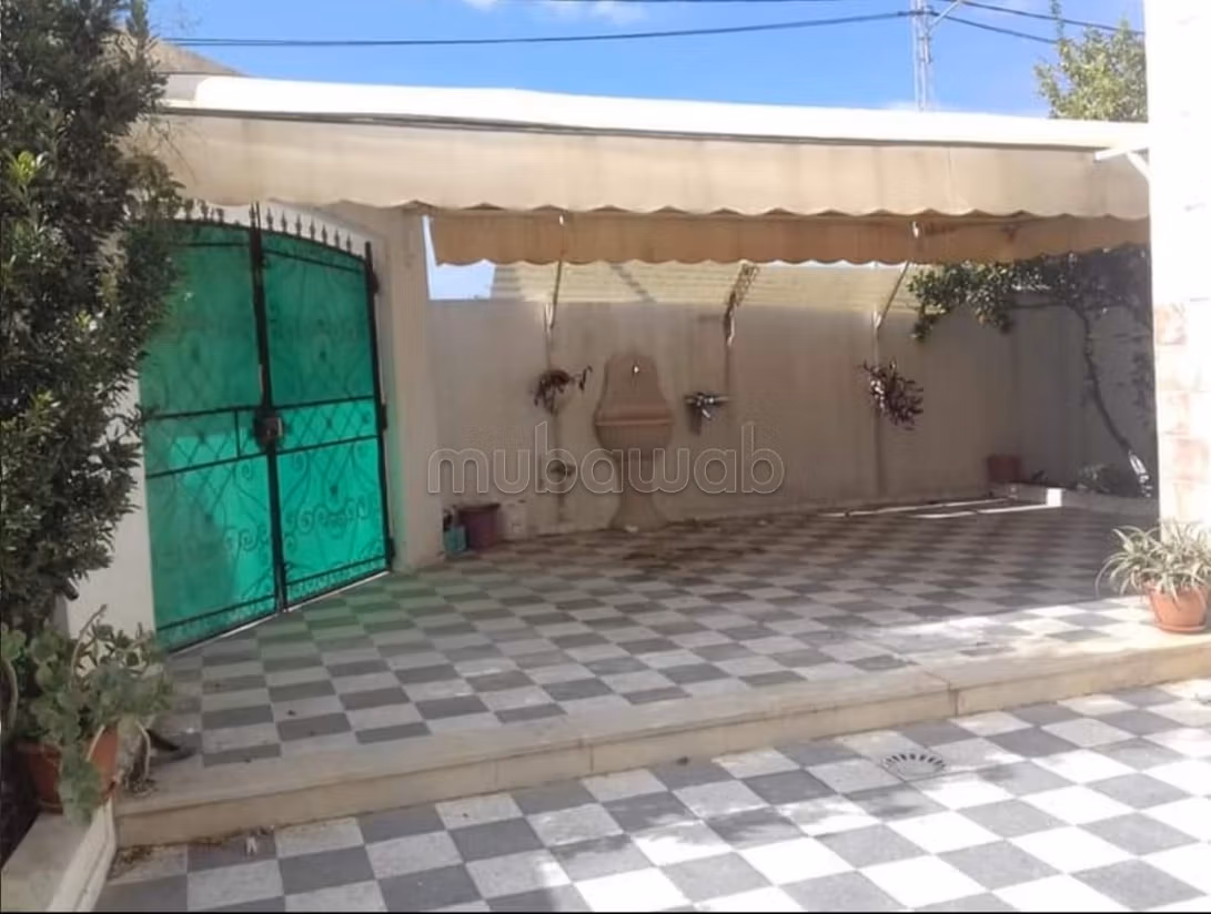 Vente une grande villa fait le coin