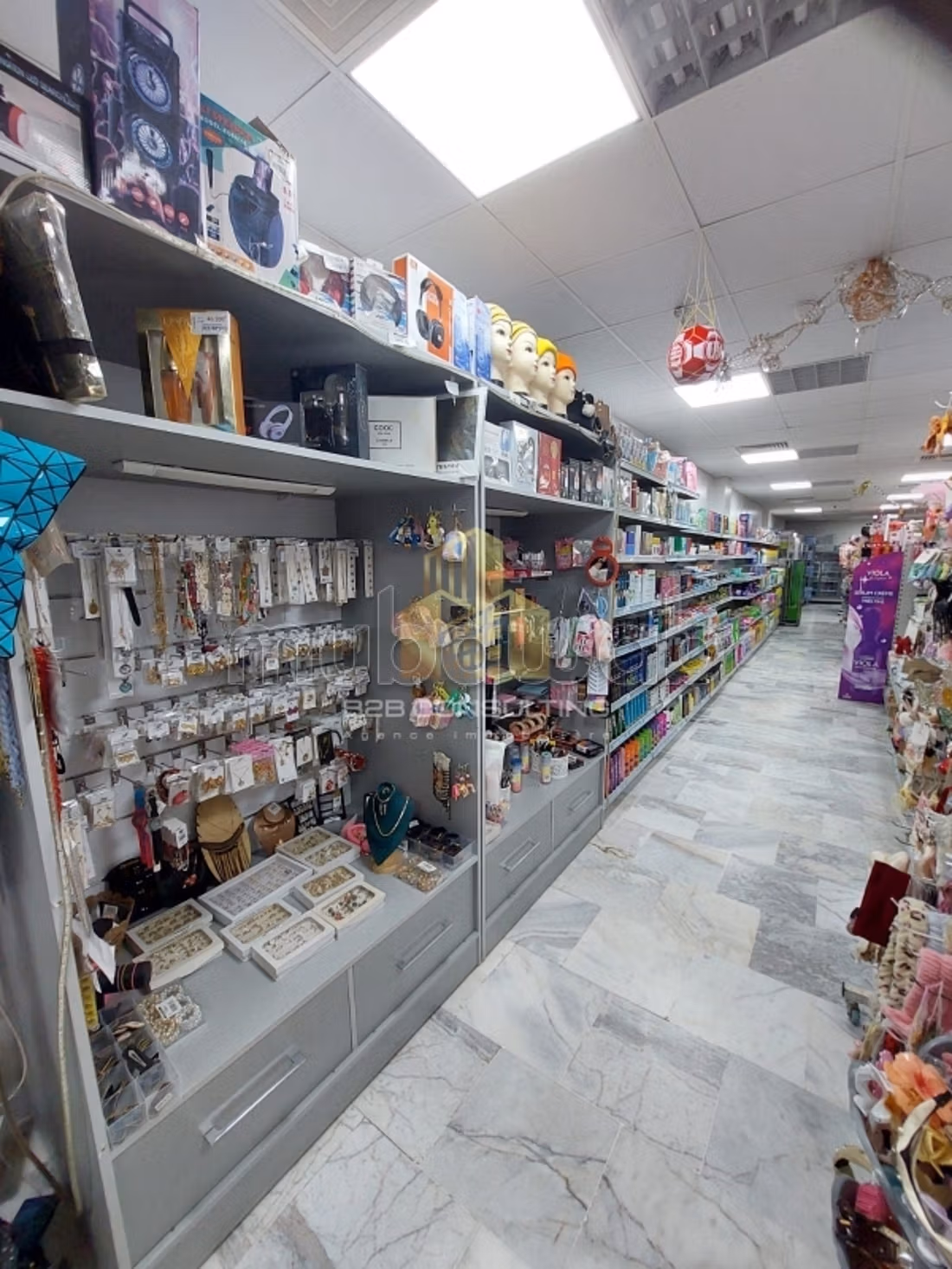 A vendre fond de commerce au charguia 2