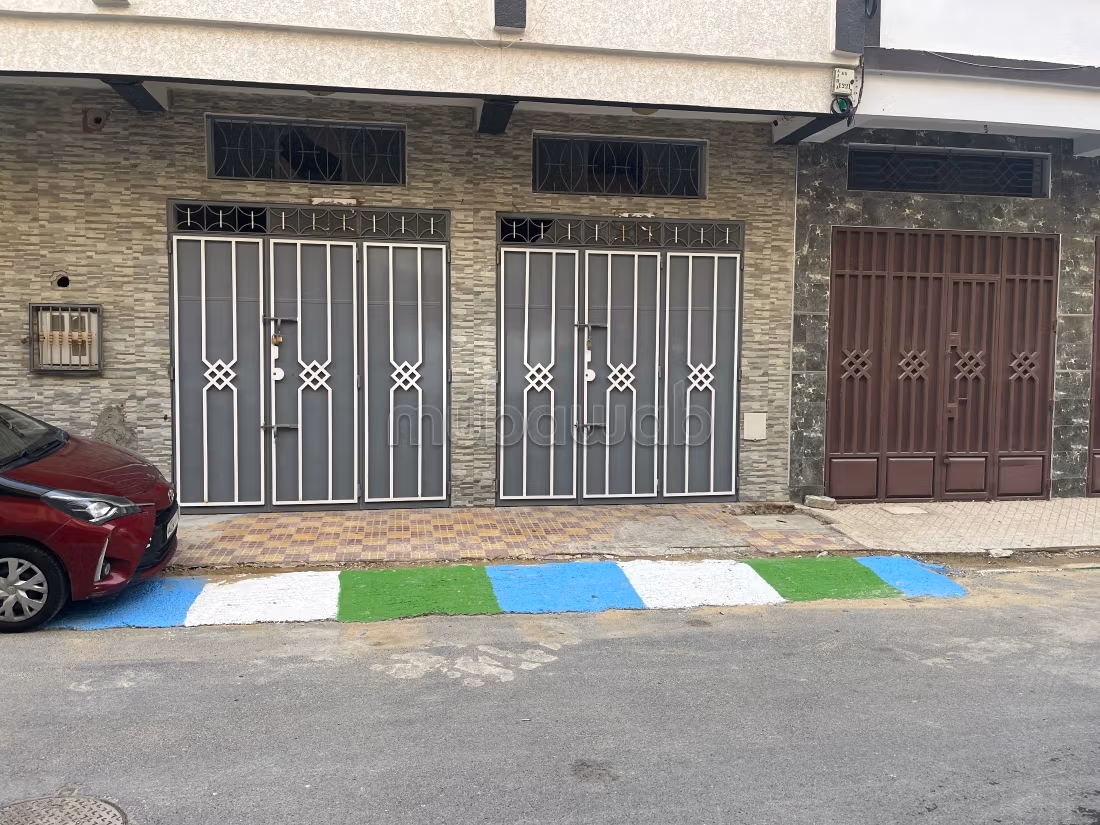 Offices & shops to rent in Manar. Surface area 110 m²
