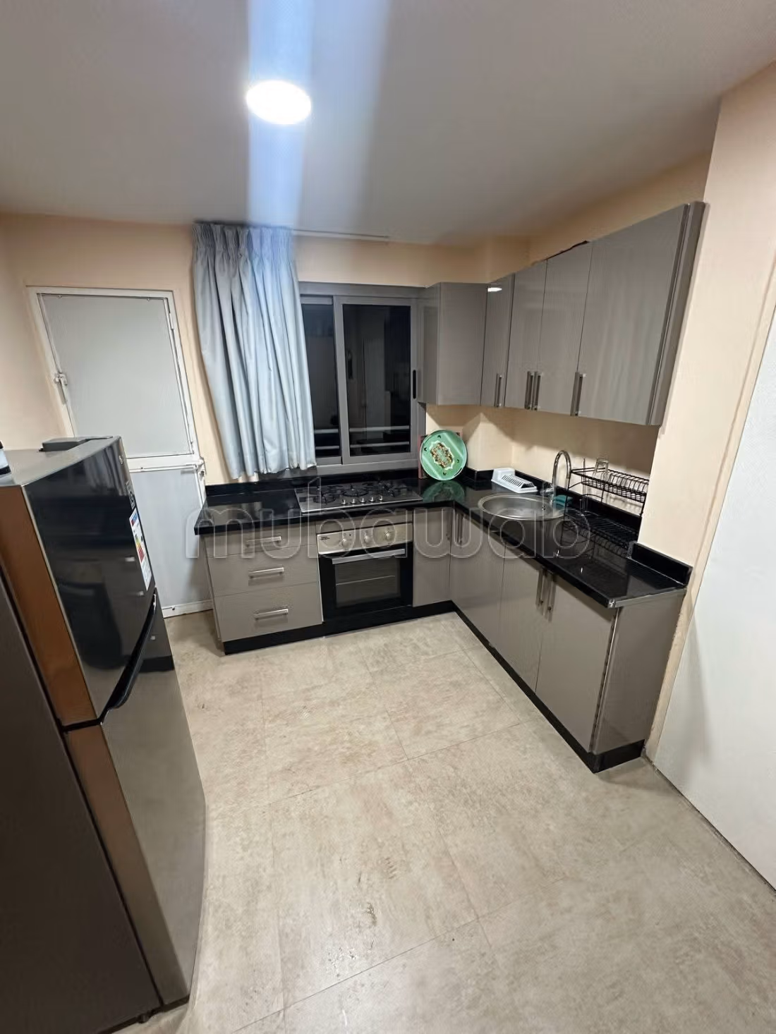 Sunny apartment without overlooking on the top floor 80m2 in Racine
