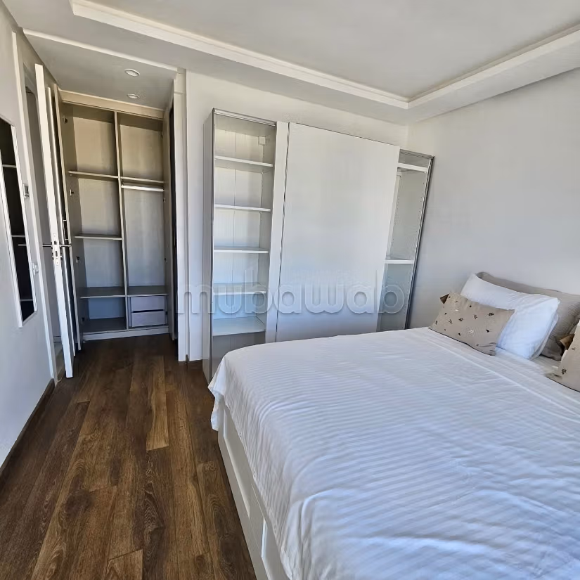 Sunny apartment without overlooking on the top floor 80m2 in Racine