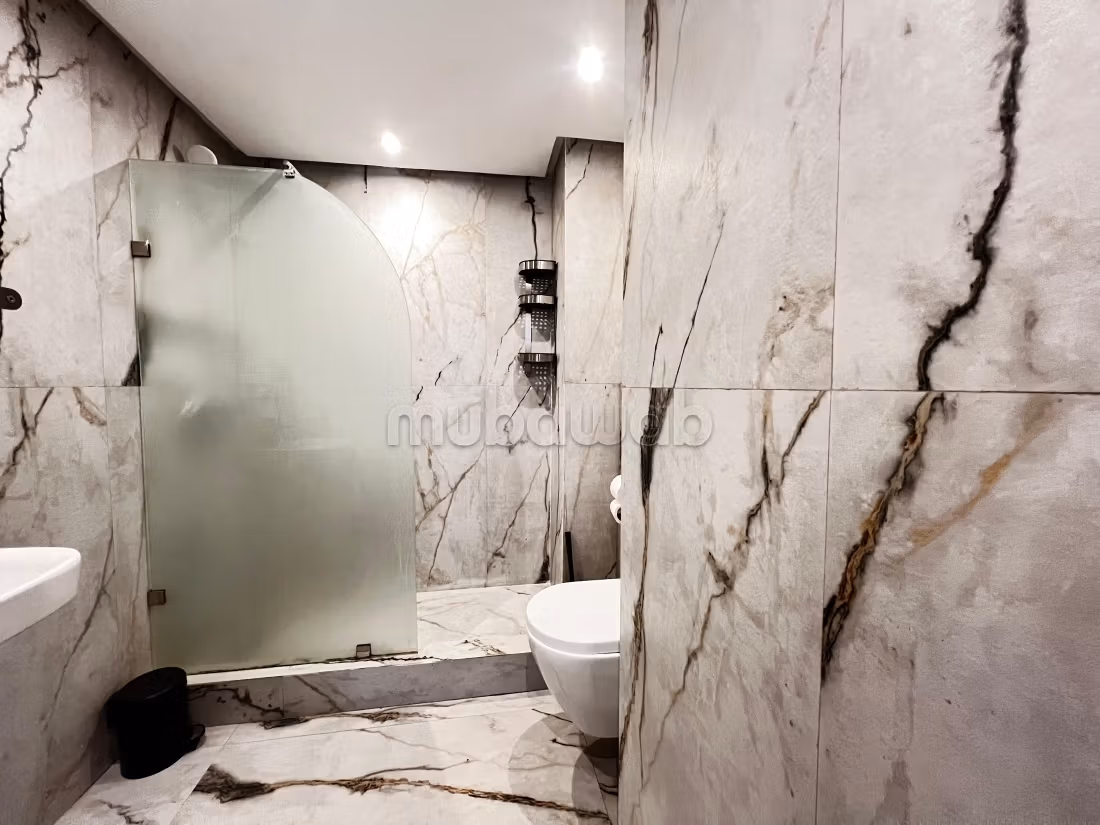 Sunny apartment without overlooking on the top floor 80m2 in Racine