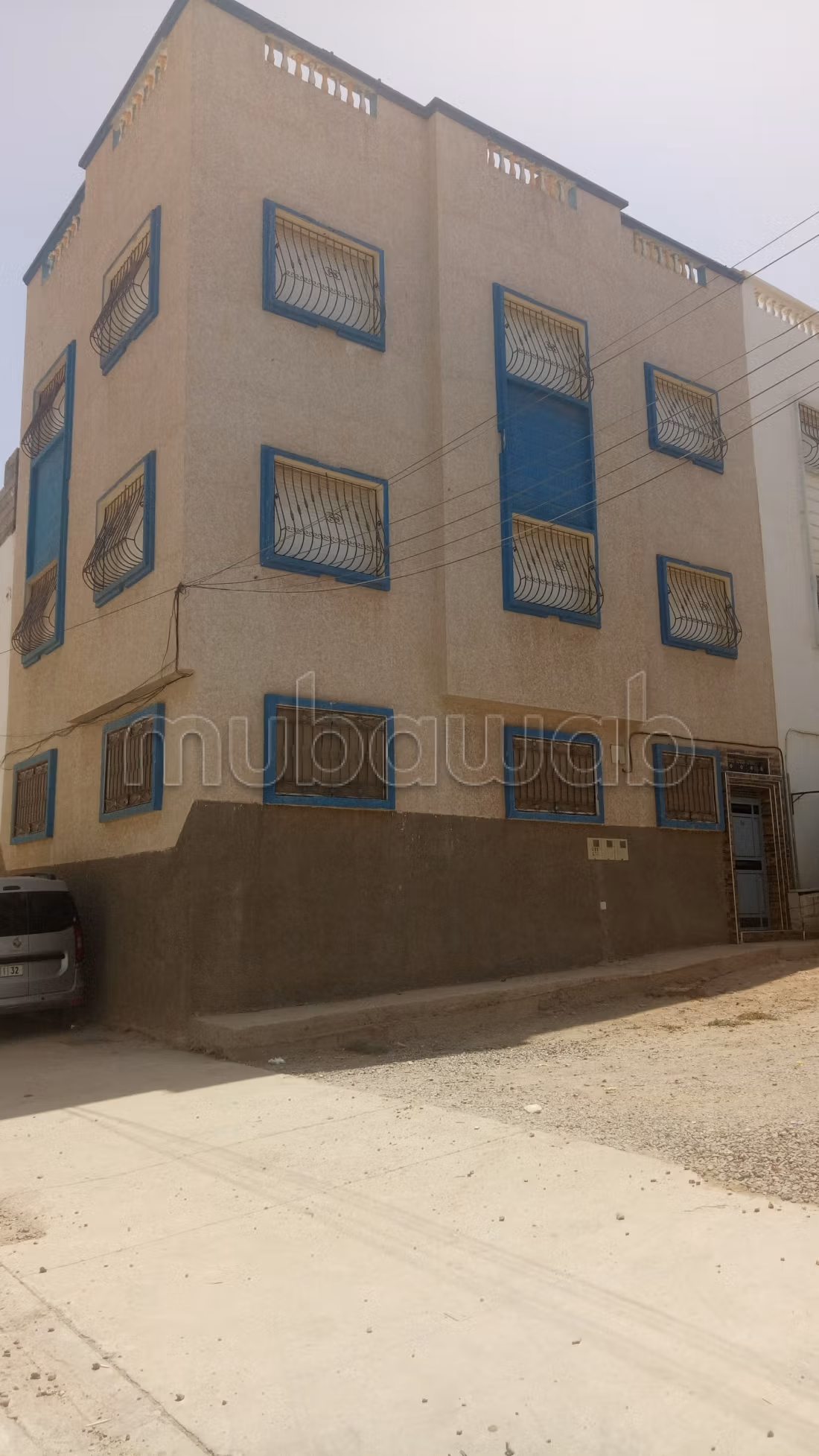 Maison résidentielle à vendre, deux façades dans le quartier d'Al-Kuwaira