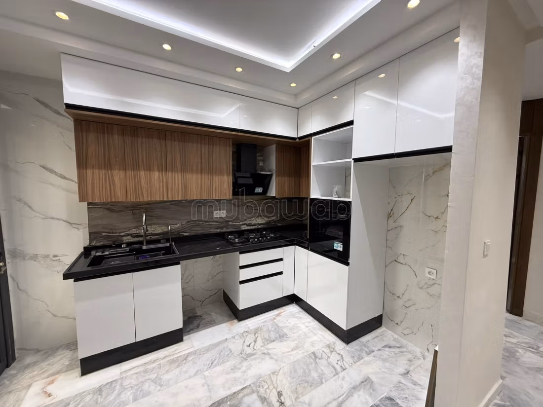 Superbe appartement à vendre à Mesnana. 2 grandes pièces. Vue sur les montagnes, chauffage central
