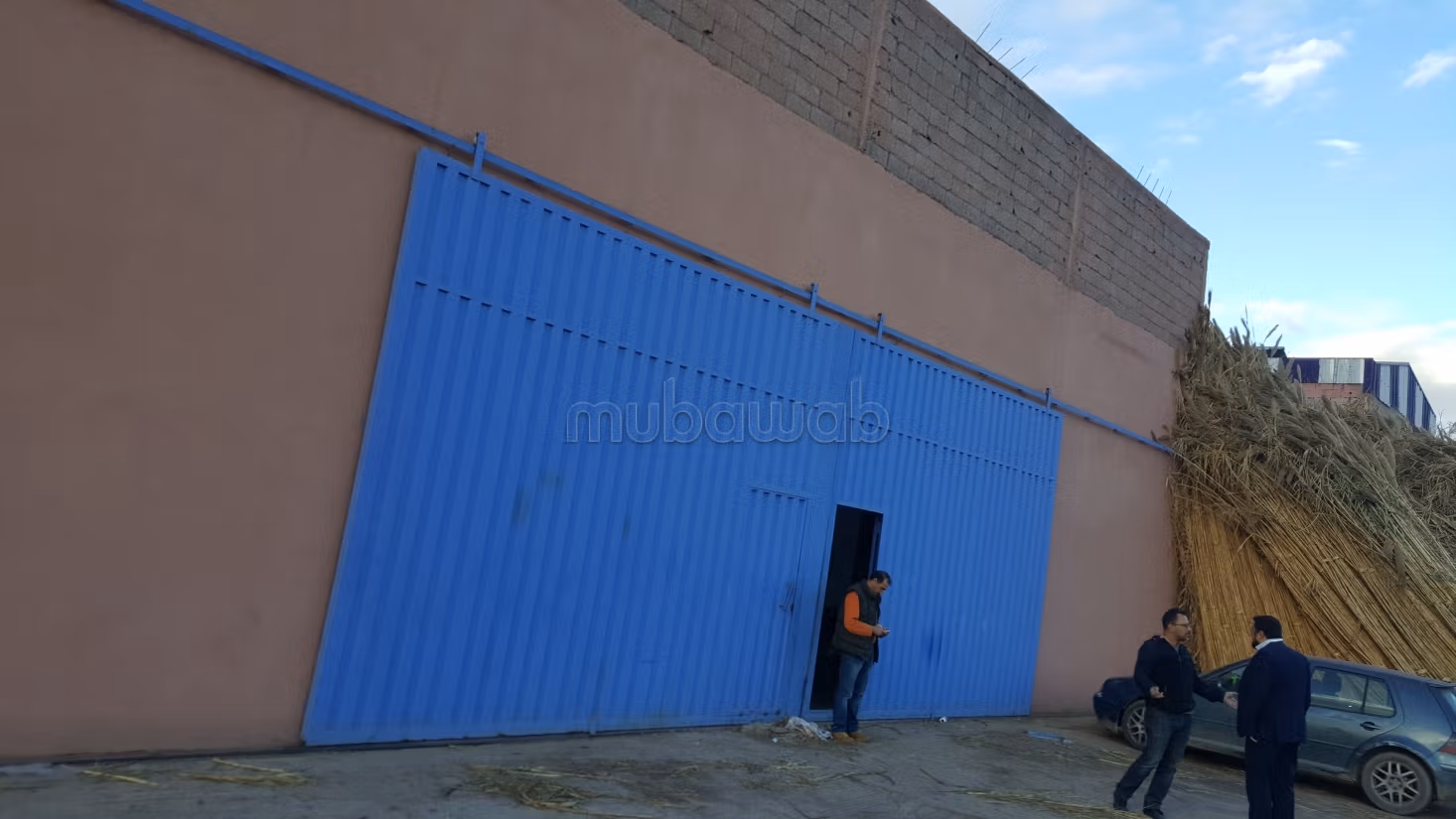 Sale of a solidly built warehouse with authorization