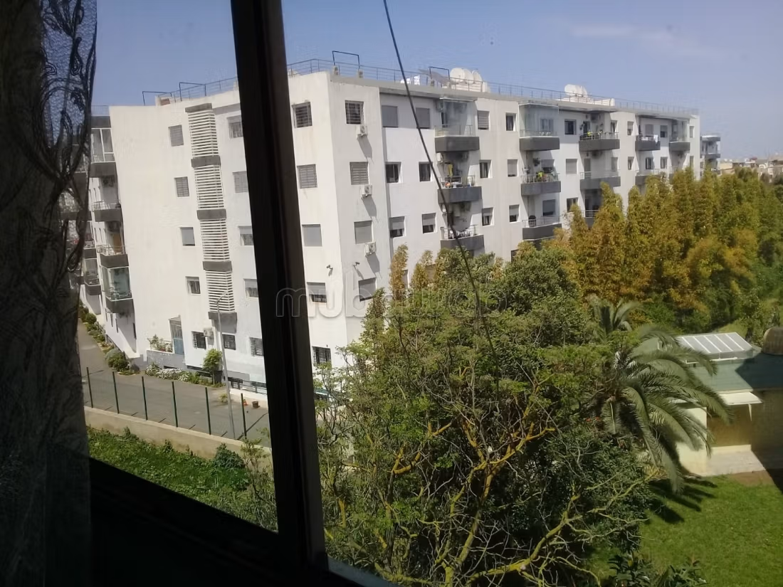 شقة للبيع بسلا الجديدة. 3 قطع مريحة. حمام سباحة و نظام تكييف للهواء