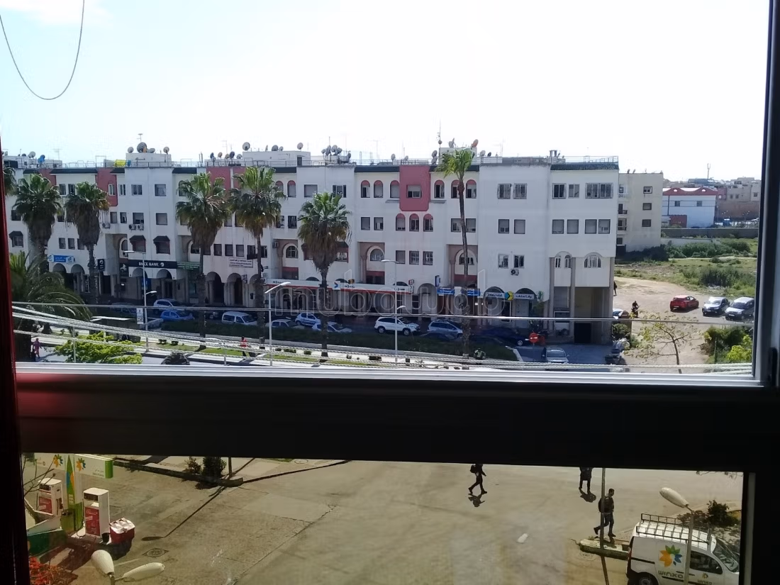 شقة للبيع بسلا الجديدة. 3 قطع مريحة. حمام سباحة و نظام تكييف للهواء