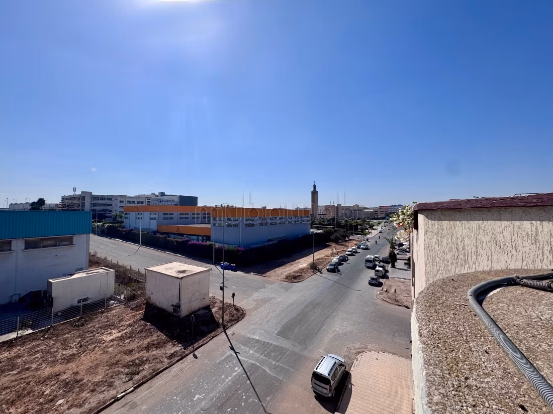 Maison à acheter à Bouskoura. 4 chambres agréables. Système de parabole et résidence sécurisée — 5