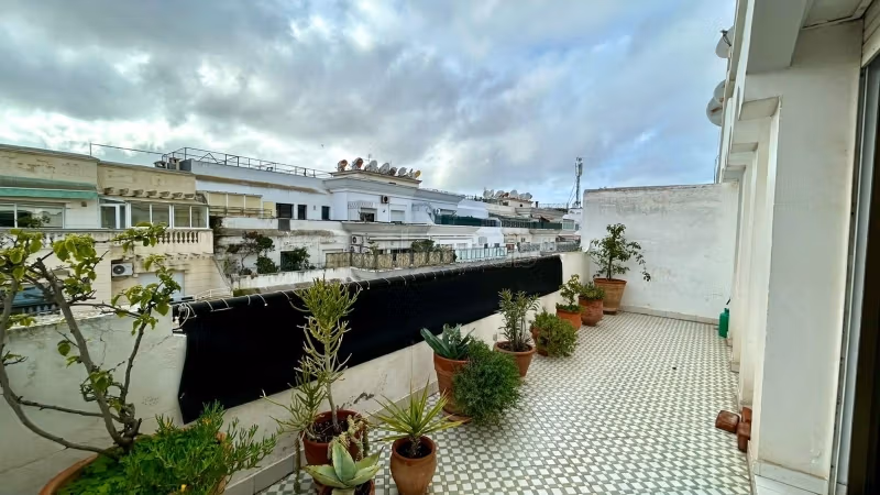 Mooie moderne duplex met 4 slaapkamers leeg