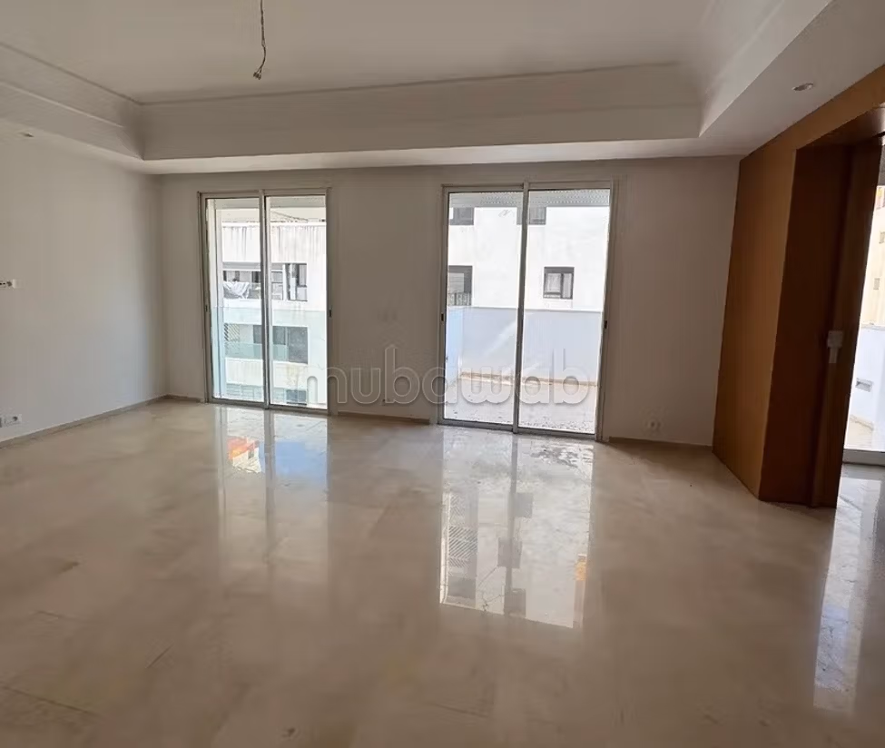 Very nice empty apartment for rent in CFC