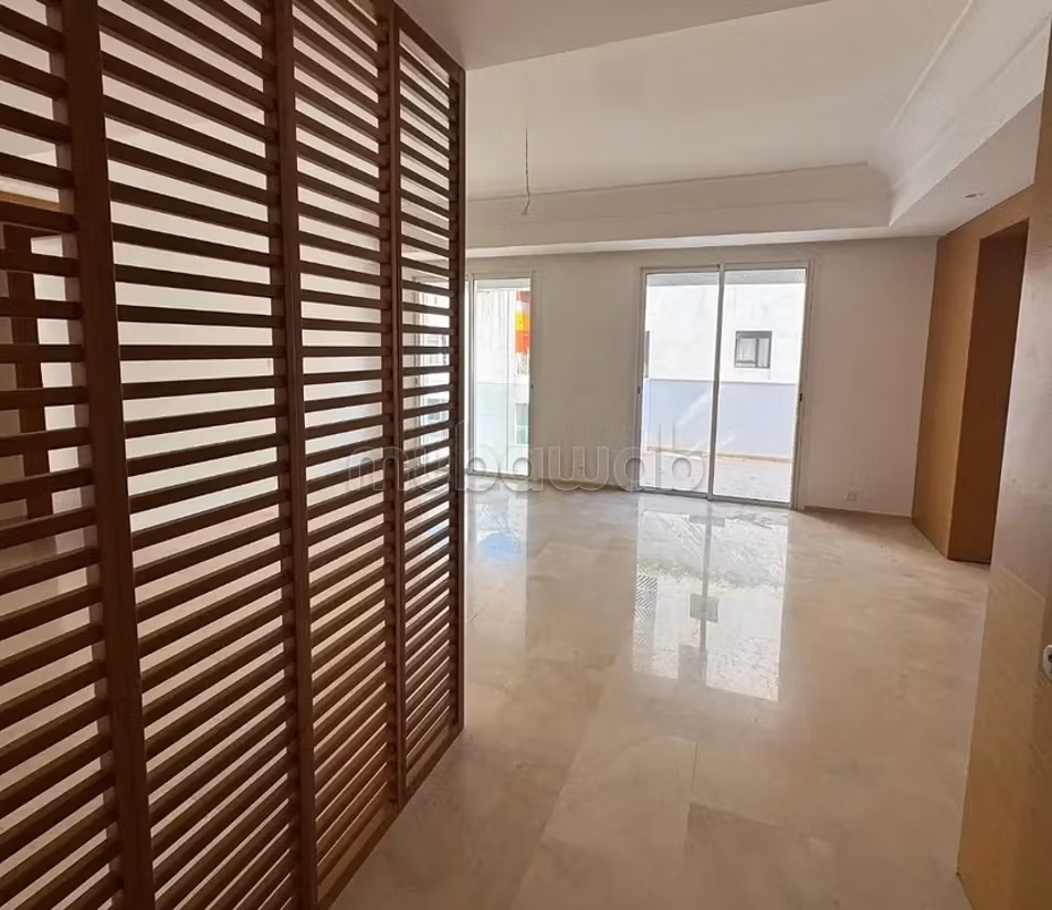 Very nice empty apartment for rent in CFC