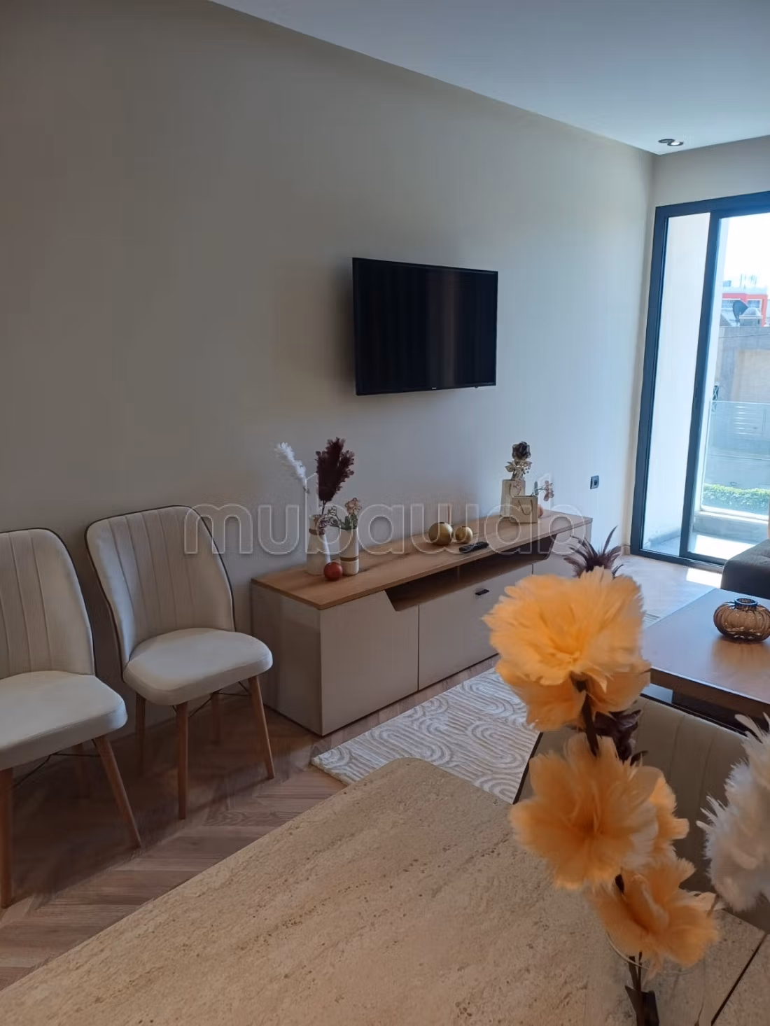Location d'un appartement à Oasis.
2 pièces.
Air conditionné — 5