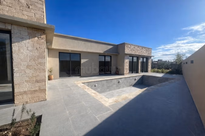 New villa with pool in an urban area