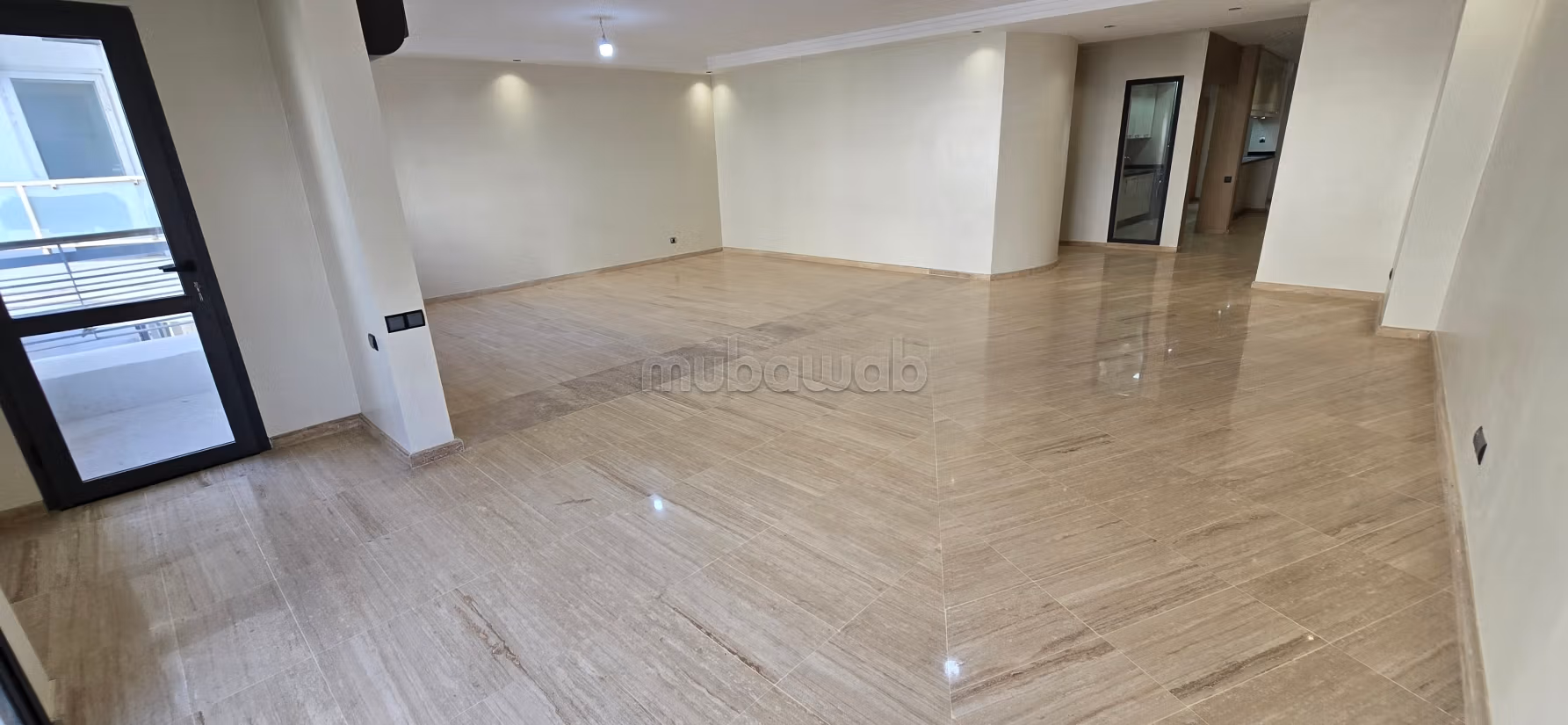 Appartement Refait à Neuf au Cœur du Triangle d'Or – Racine — 3