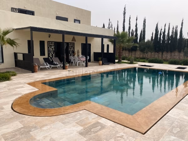 Villa senza AVNA, con piscina
