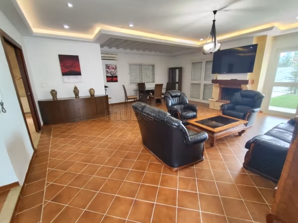 Villa in affitto con piscina e giardino a Chotrana