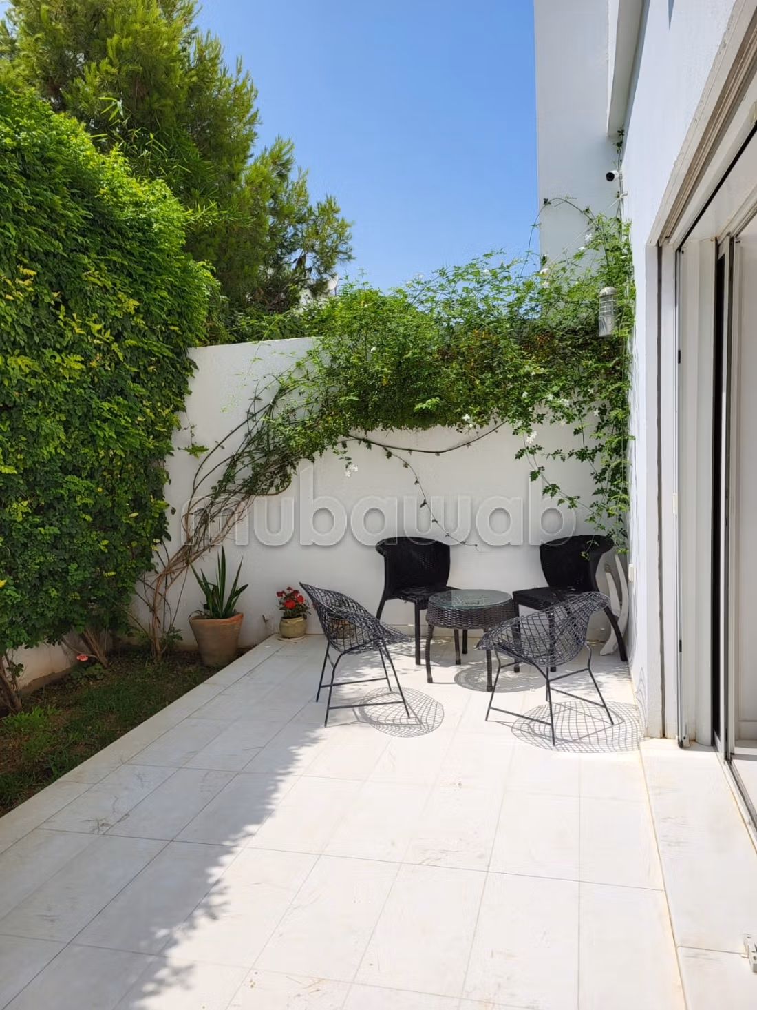 Furnished triplex with pool in Gammarth